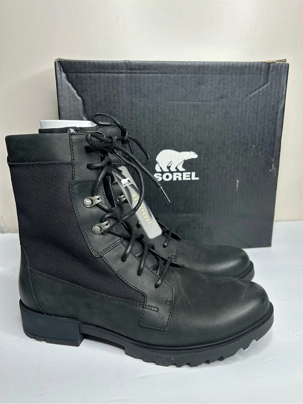 Sorel durable lace